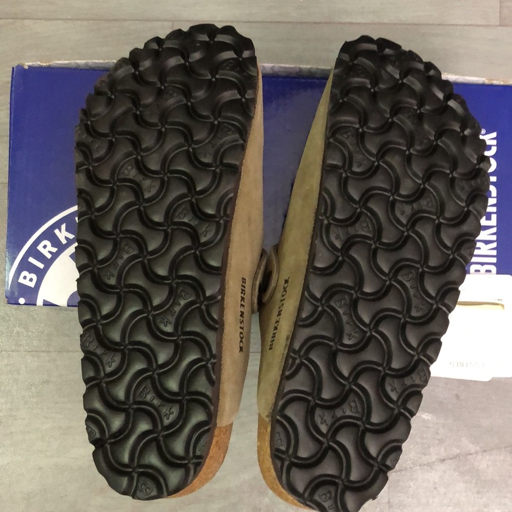 Thick-soled, wear-resistant narrow brown Birkenstock shoes given by a friend - Picture 6 of 6